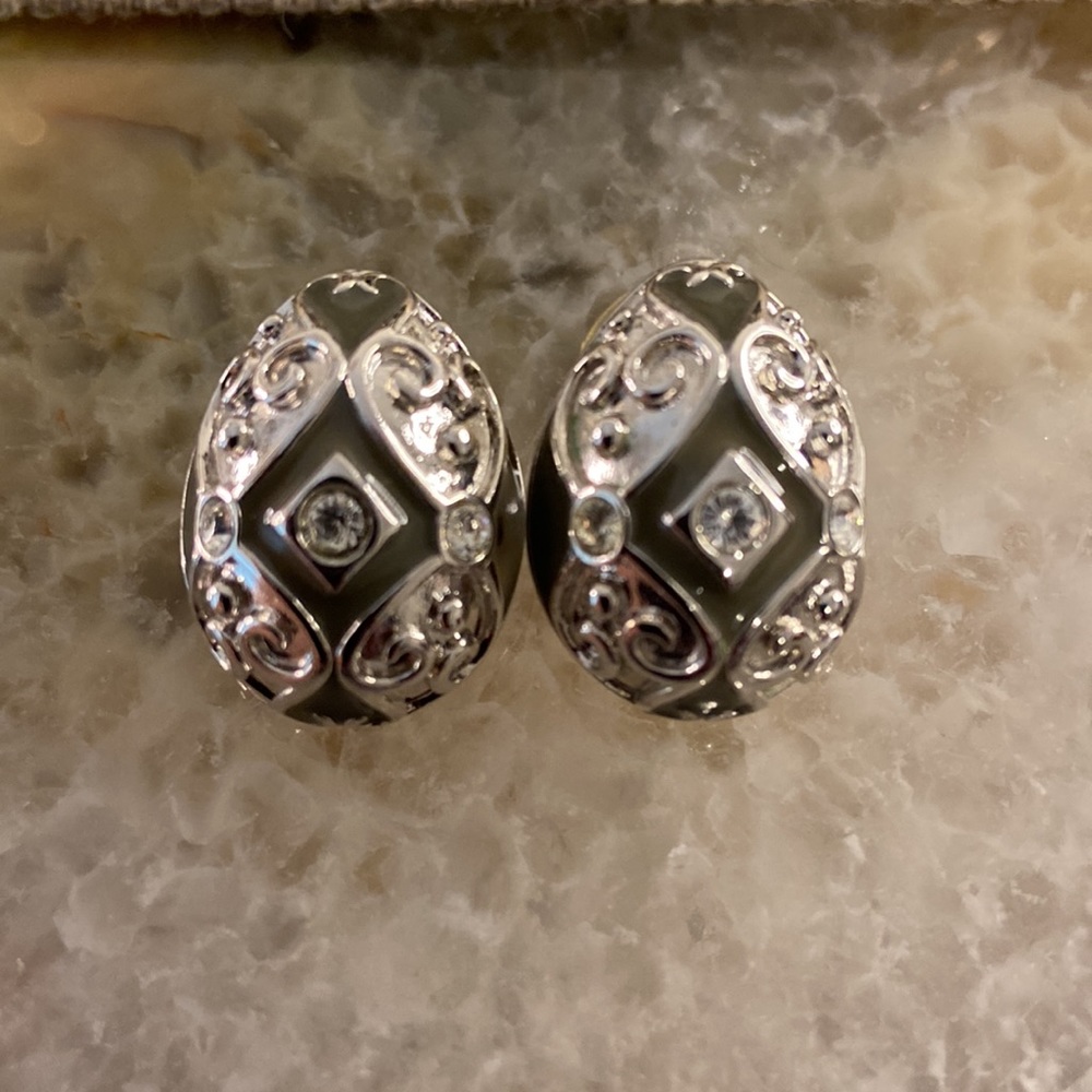 Xx gifted 2025] Joan Rivers olive enamel silver earrings .75” - Picture 8 of 8